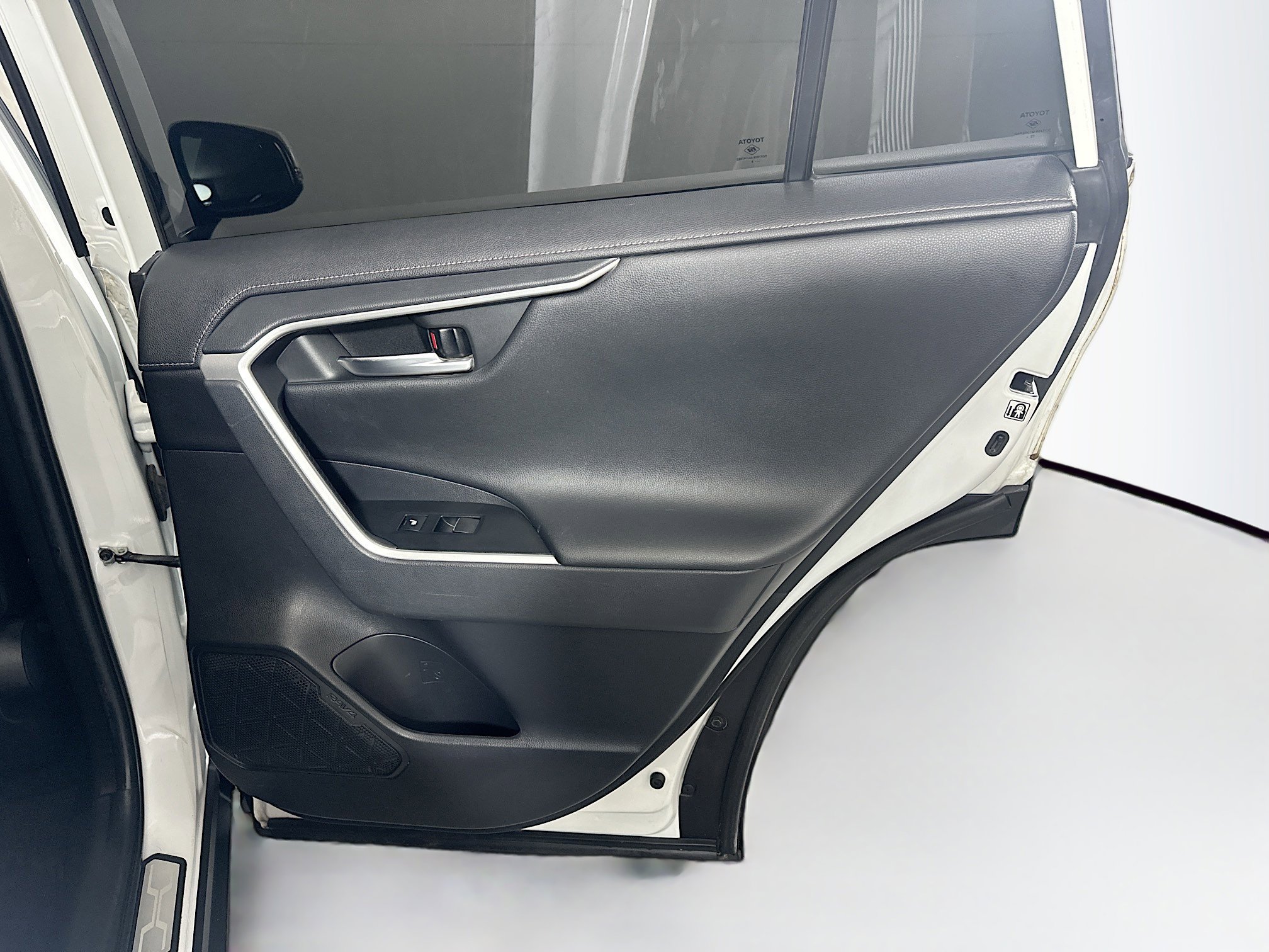 Used 2019 Toyota RAV4 Limited w/ Cold Weather Package FWD image 31