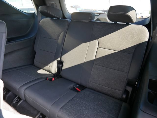 Used 2025 Chevrolet Traverse LT w/ Driver Confidence Package AWD/4WD image 9