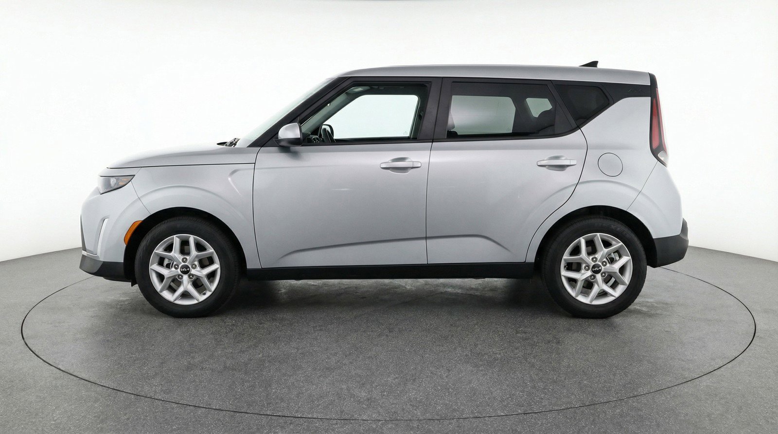 Used 2025 Kia Soul LX w/ LX Technology Package FWD image 5
