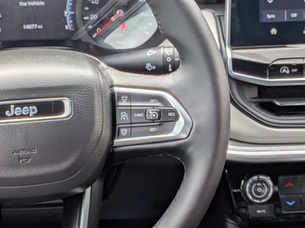 Used 2025 Jeep Compass Limited image 24