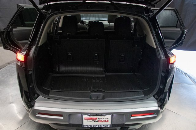 Used 2024 Nissan Pathfinder Platinum w/ Cargo Package image 20