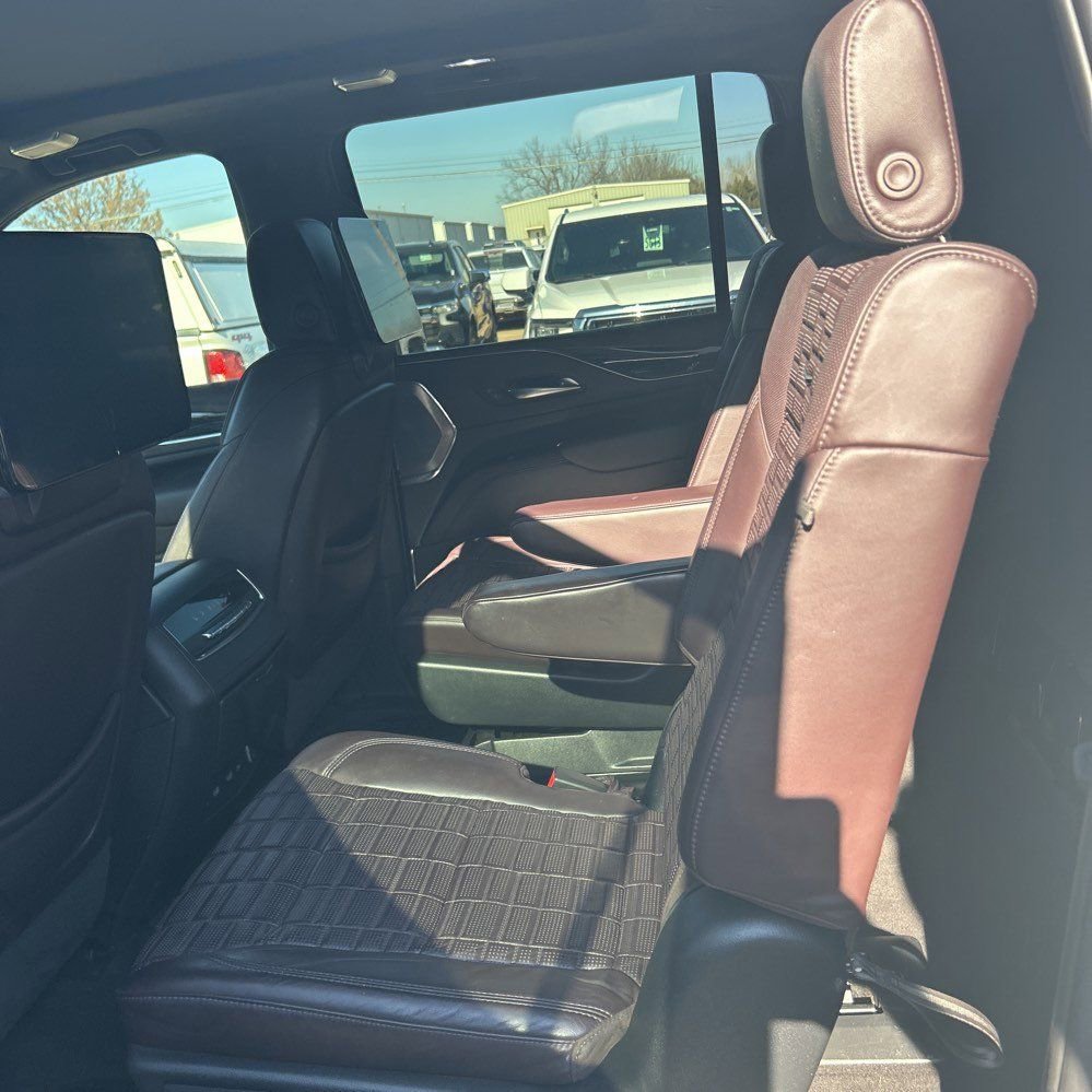 Used 2023 Cadillac Escalade ESV V image 11