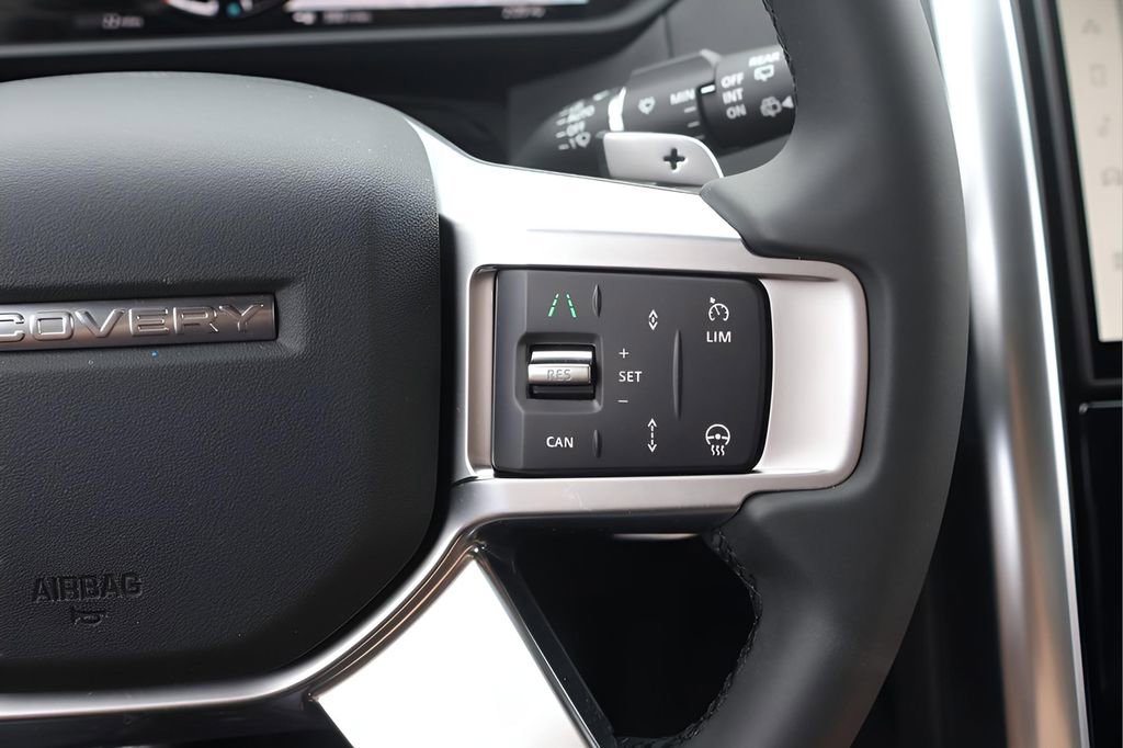 Used 2025 Land Rover Discovery S AWD/4WD image 21