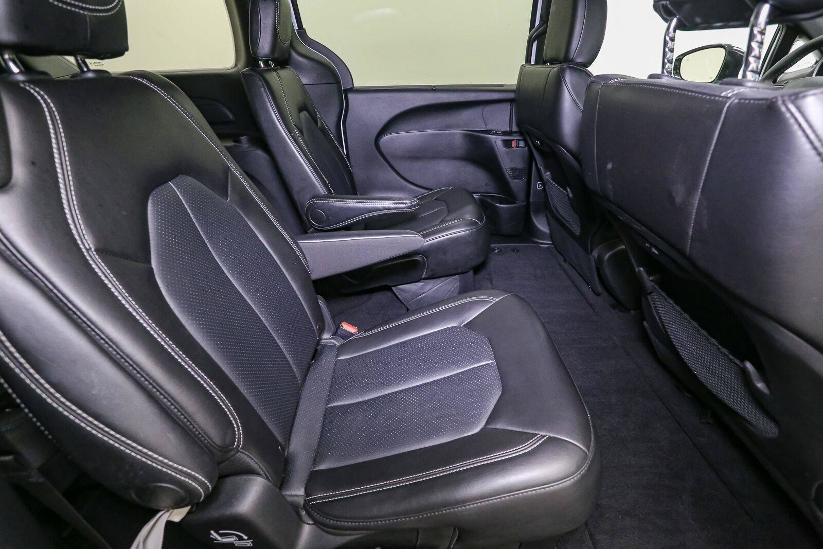 Used 2025 Chrysler Pacifica Select FWD image 19