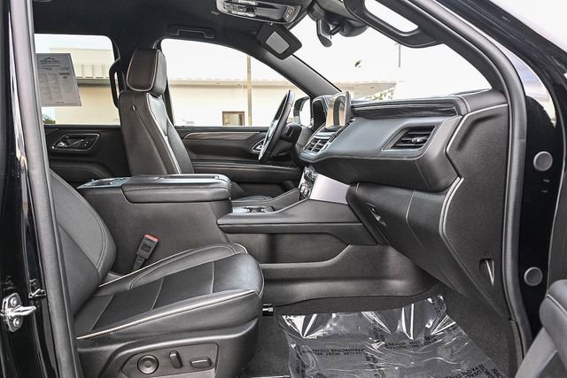 Used 2024 GMC Yukon SLT w/ SLT Luxury Package image 17