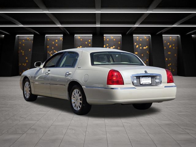 Used 2006 Lincoln Town Car Signature RWD image 6