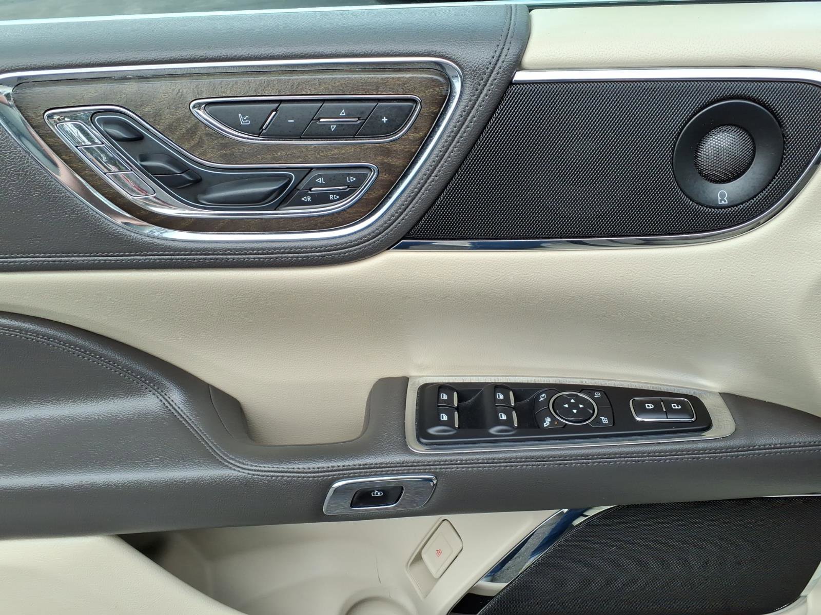 Used 2018 Lincoln Continental Reserve image 11