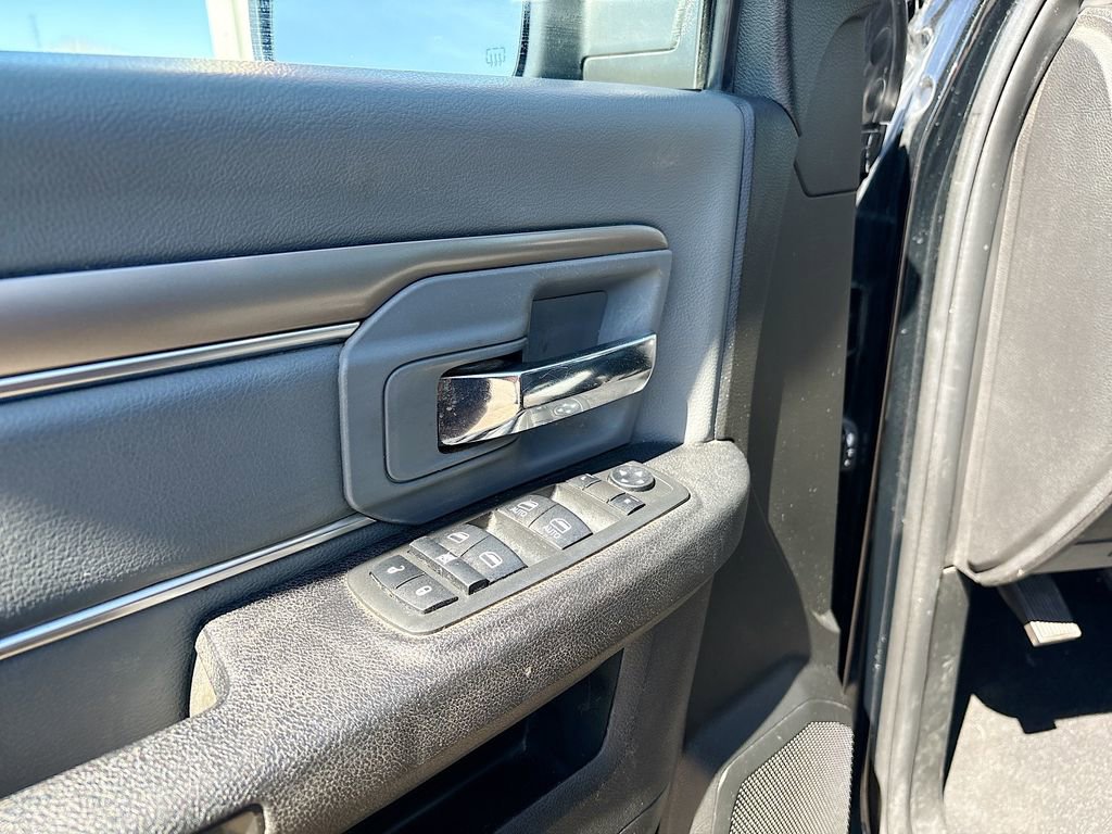 Used 2021 RAM 1500 Classic SLT image 17