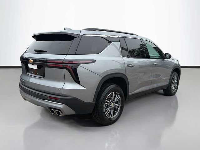 Used 2024 Chevrolet Traverse LT image 3