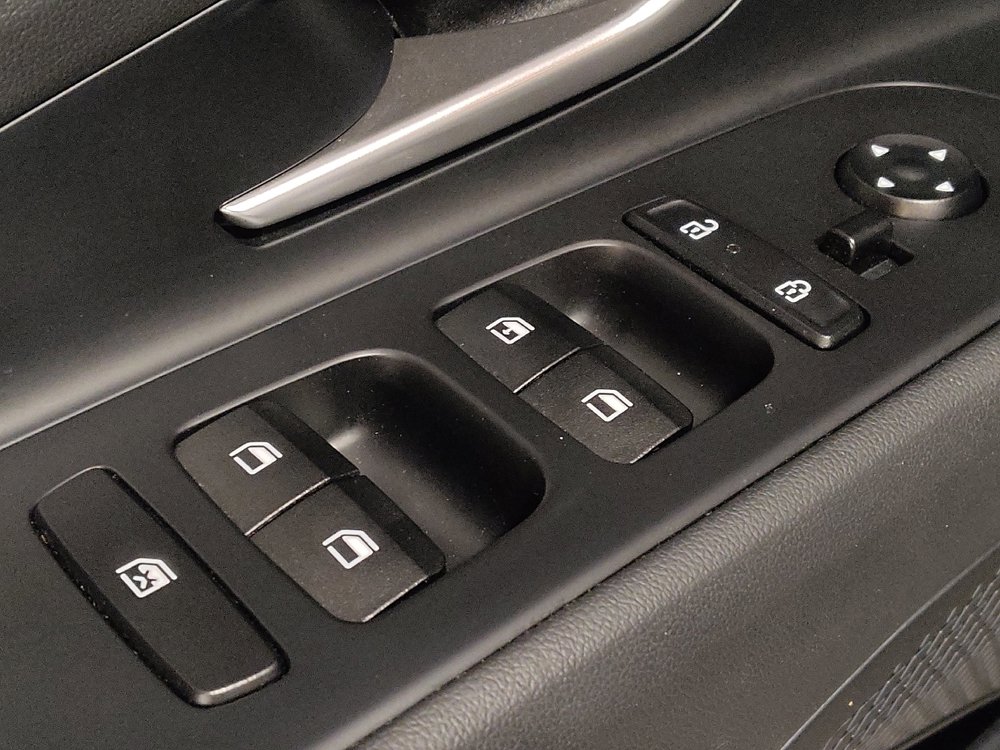 Used 2025 Hyundai Elantra SE image 27