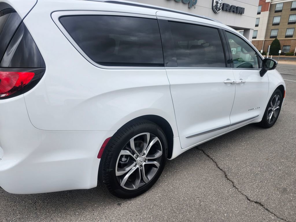 New 2026 Chrysler Pacifica Pinnacle image 5