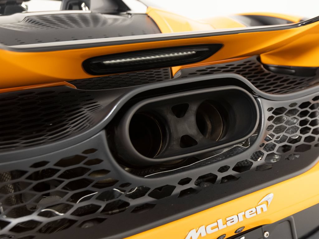 Used 2024 McLaren 750S Spider RWD image 45
