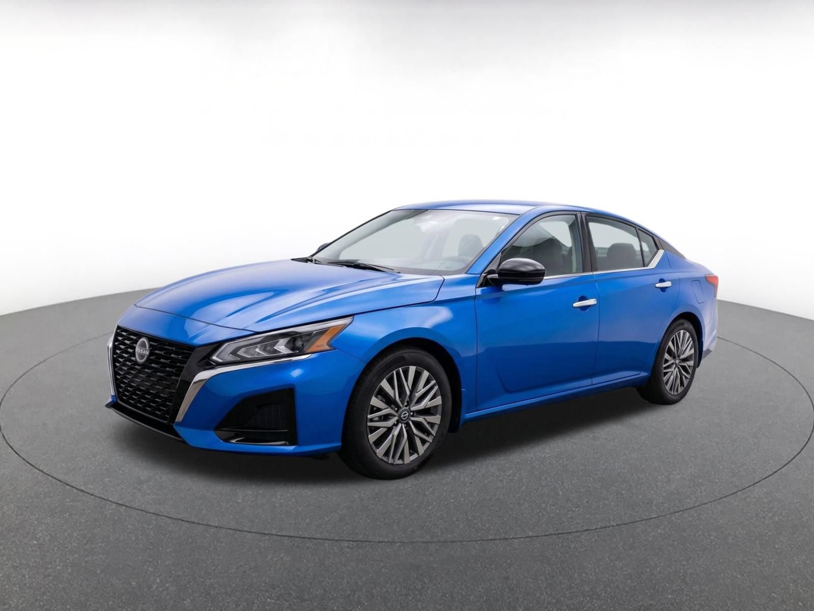 Used 2025 Nissan Altima 2.5 SV FWD image 3
