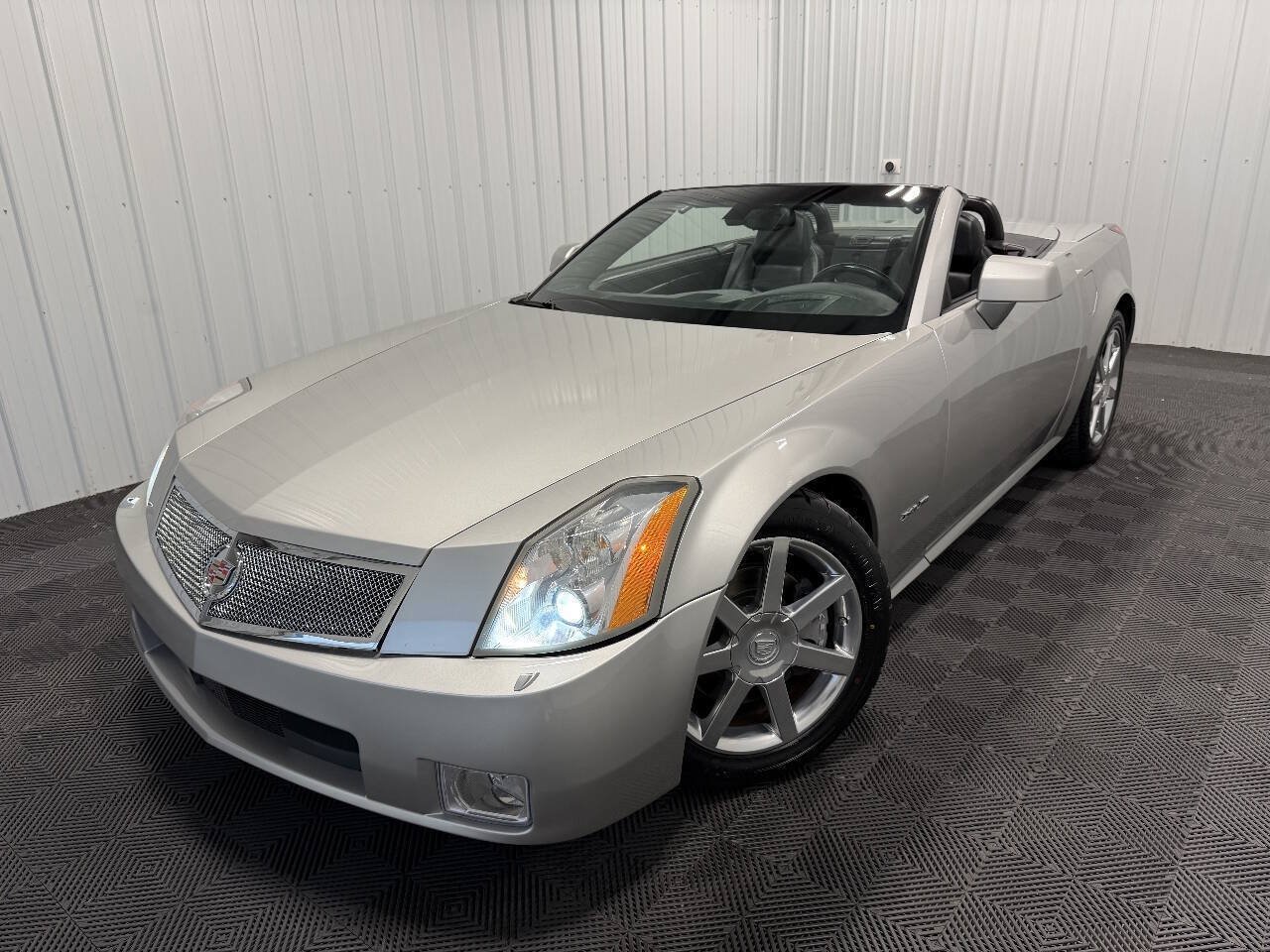 Used 2004 Cadillac XLR RWD image 46