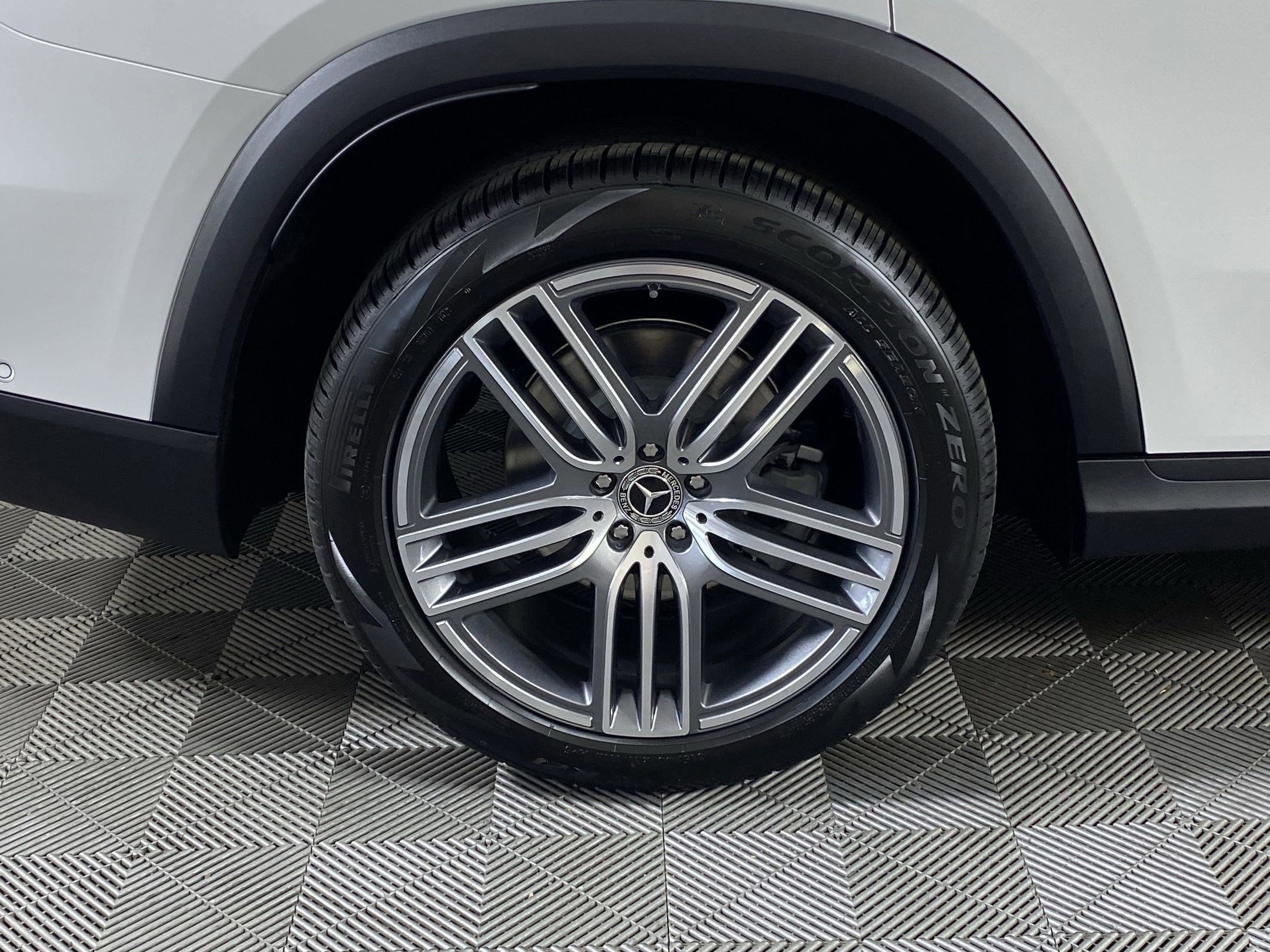 New 2025 Mercedes-Benz GLS 450 4MATIC image 24