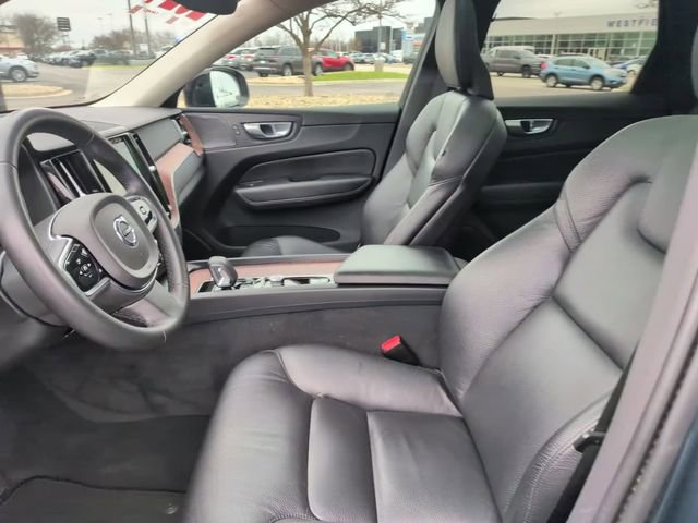 Used 2024 Volvo XC60 B5 Plus image 23