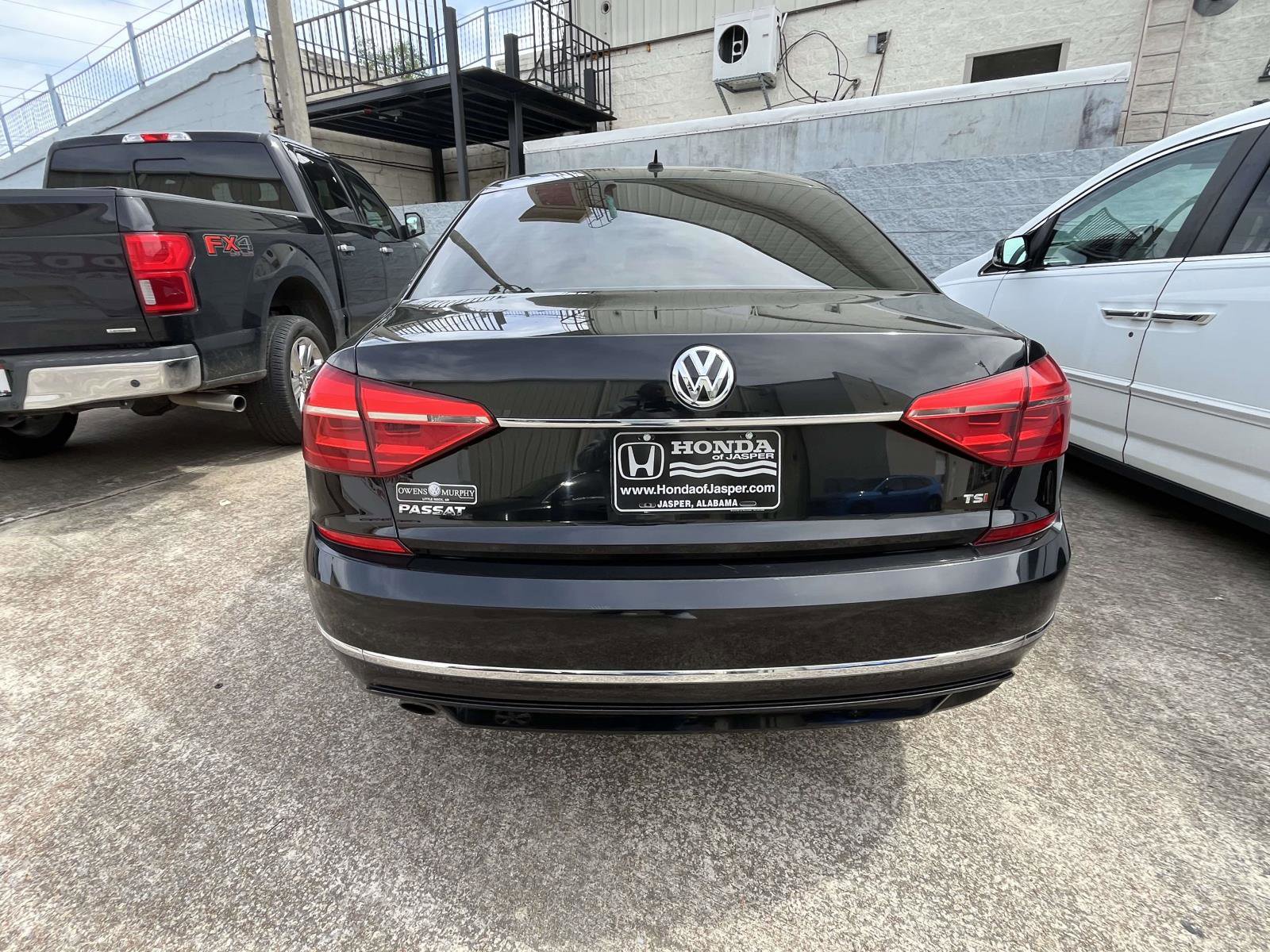 Used 2016 Volkswagen Passat 1.8T R-Line image 3