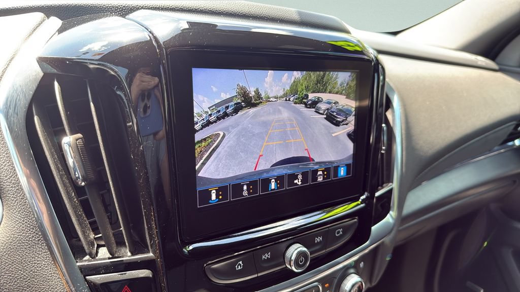 Used 2023 Chevrolet Traverse High Country FWD image 18