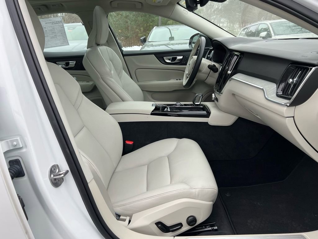 Certified 2025 Volvo S60 T8 Plus AWD/4WD image 26