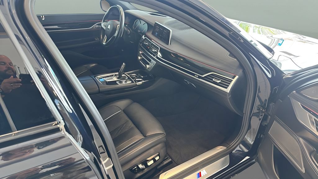 Used 2019 BMW 750i xDrive w/ M Sport Package AWD/4WD image 19