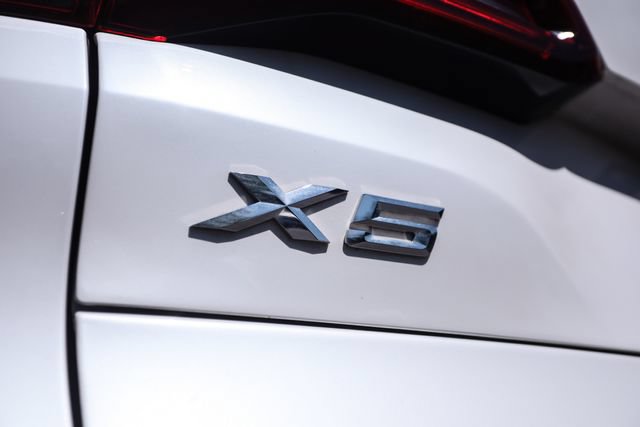 Used 2021 BMW X5 xDrive45e w/ Parking Assistance Package AWD/4WD image 17