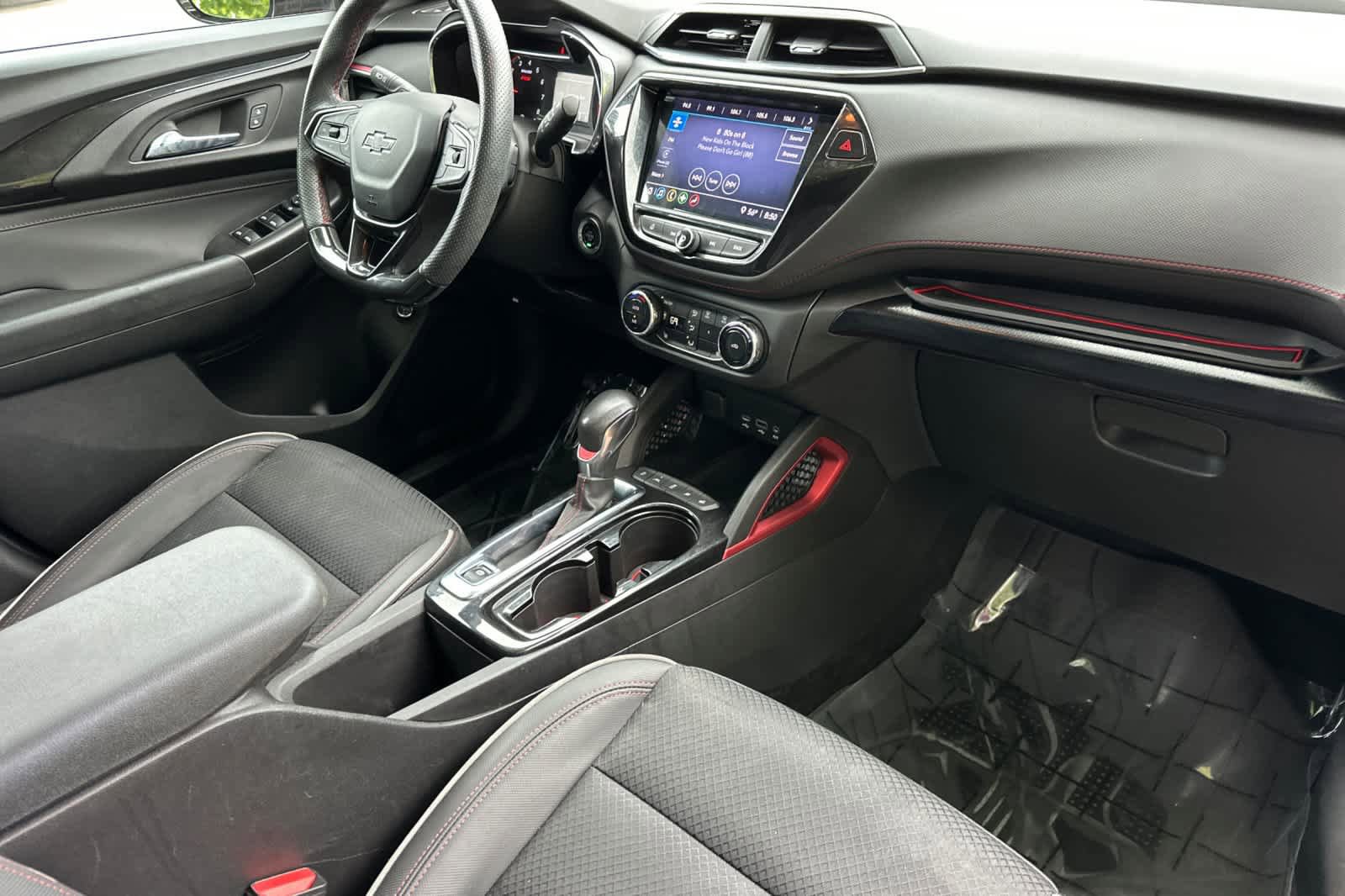 Used 2022 Chevrolet TrailBlazer RS w/ Sun and Liftgate Package FWD image 16