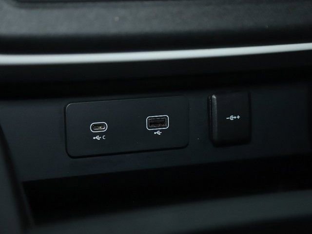 Certified 2023 Land Rover Defender 130 SE AWD/4WD image 26