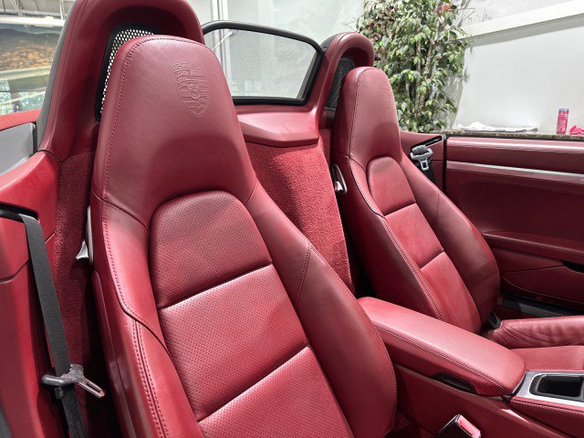 Used 2017 Porsche 718 Boxster RWD image 38