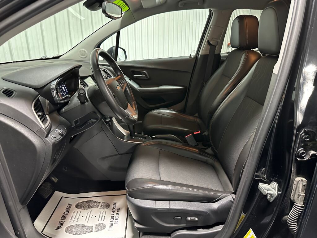 Used 2017 Chevrolet Trax LT w/ LT Convenience Package image 9