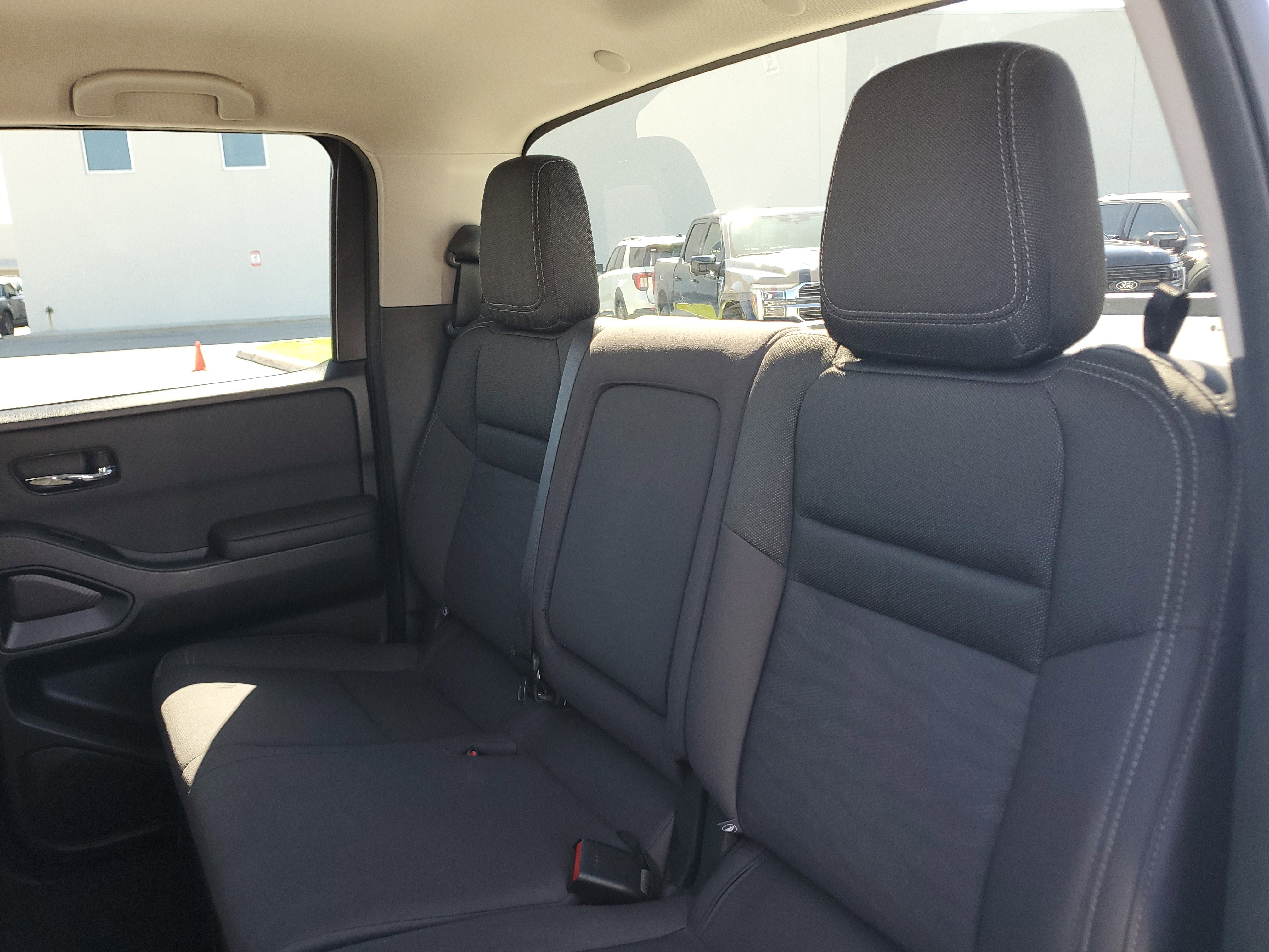 Used 2024 Nissan Frontier SV image 12