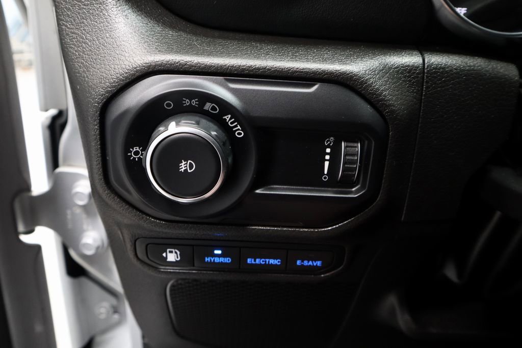 Used 2023 Jeep Wrangler Unlimited Sahara AWD/4WD image 28
