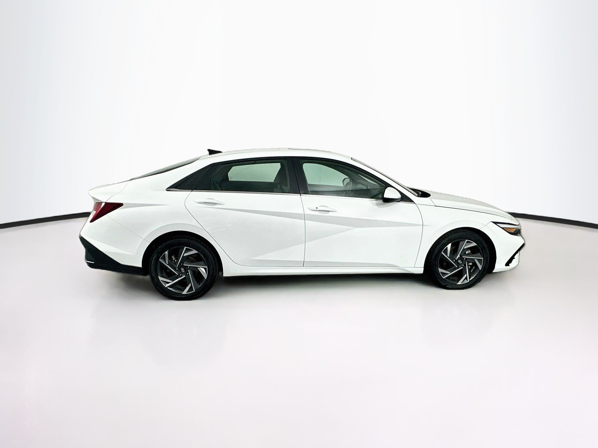 Used 2025 Hyundai Elantra SEL FWD image 10