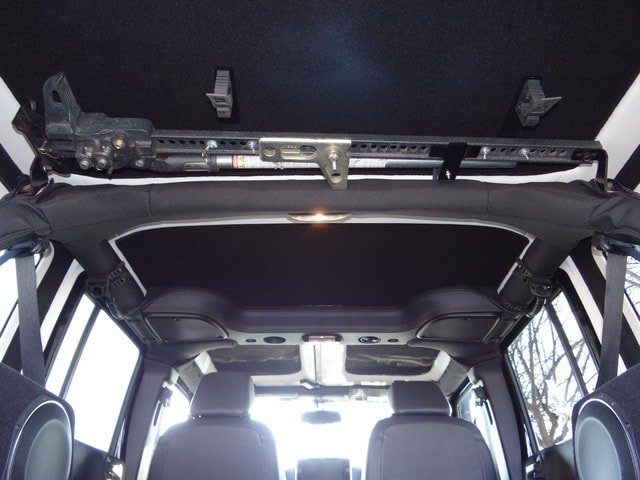 Used 2015 Jeep Wrangler Unlimited Rubicon w/ Connectivity Group AWD/4WD image 38