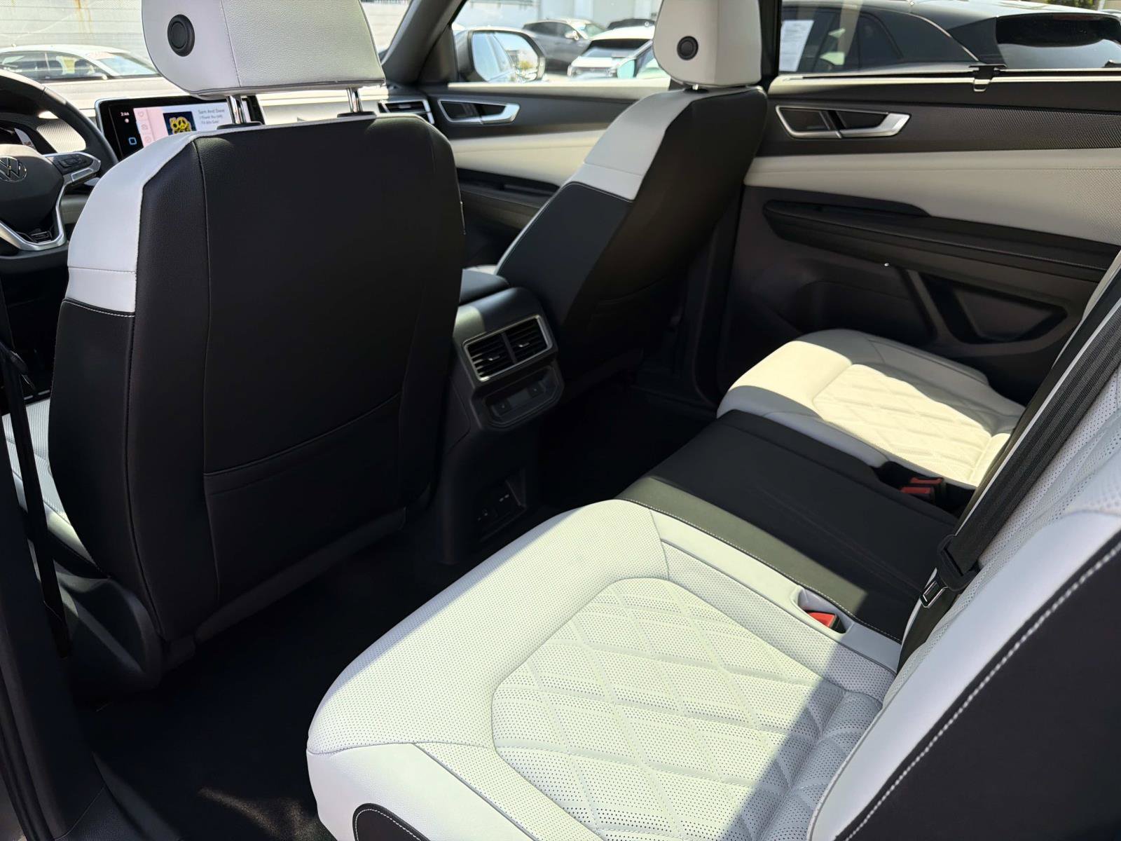 Certified 2025 Volkswagen Atlas Cross Sport SEL Premium R-Line AWD/4WD image 10