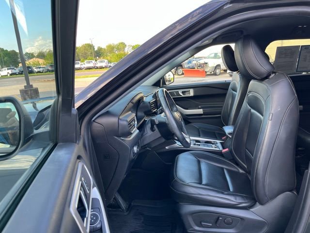 Used 2022 Ford Explorer XLT w/ Equipment Group 202A AWD/4WD image 14