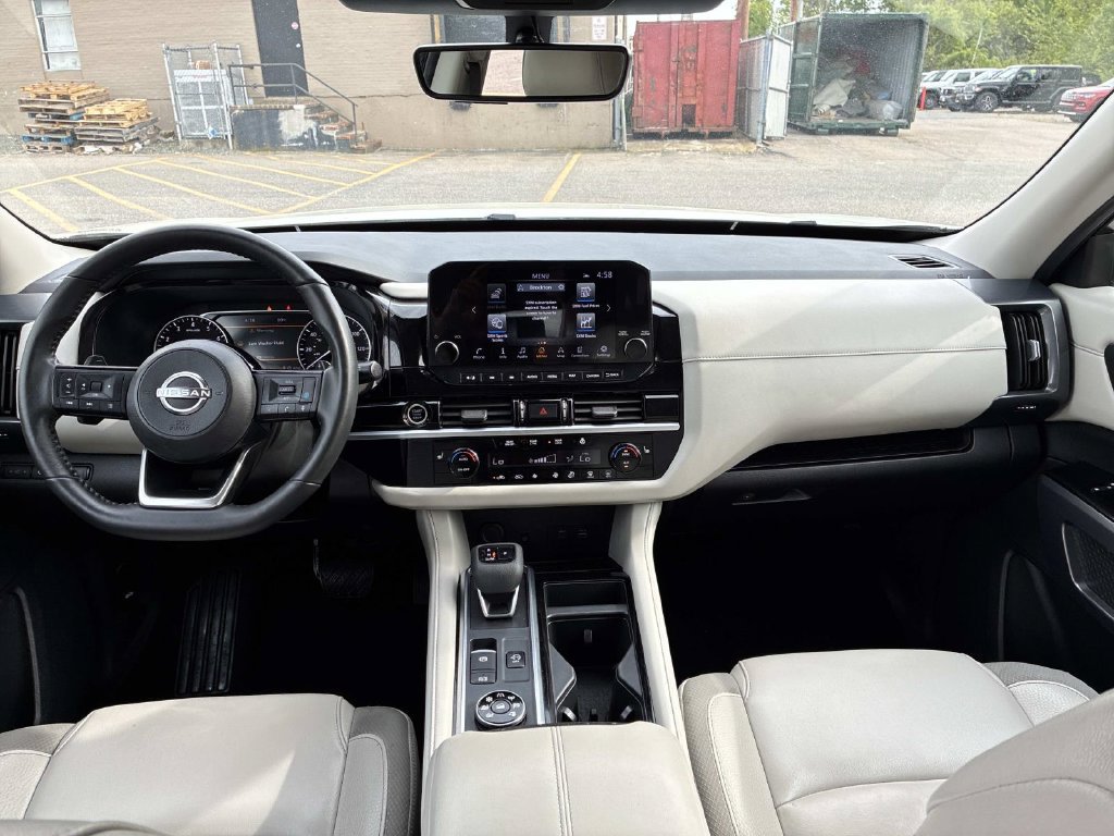 Used 2023 Nissan Pathfinder SL AWD/4WD image 19