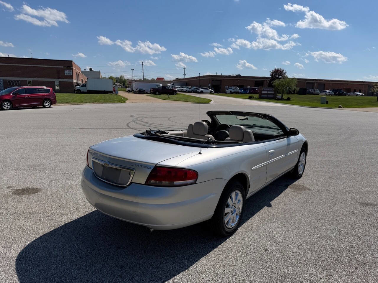 Used 2004 Chrysler Sebring Limited w/ Driver Convenience Group FWD image 4