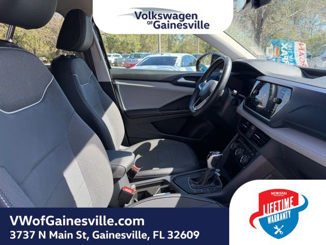 Certified 2024 Volkswagen Taos SE image 8