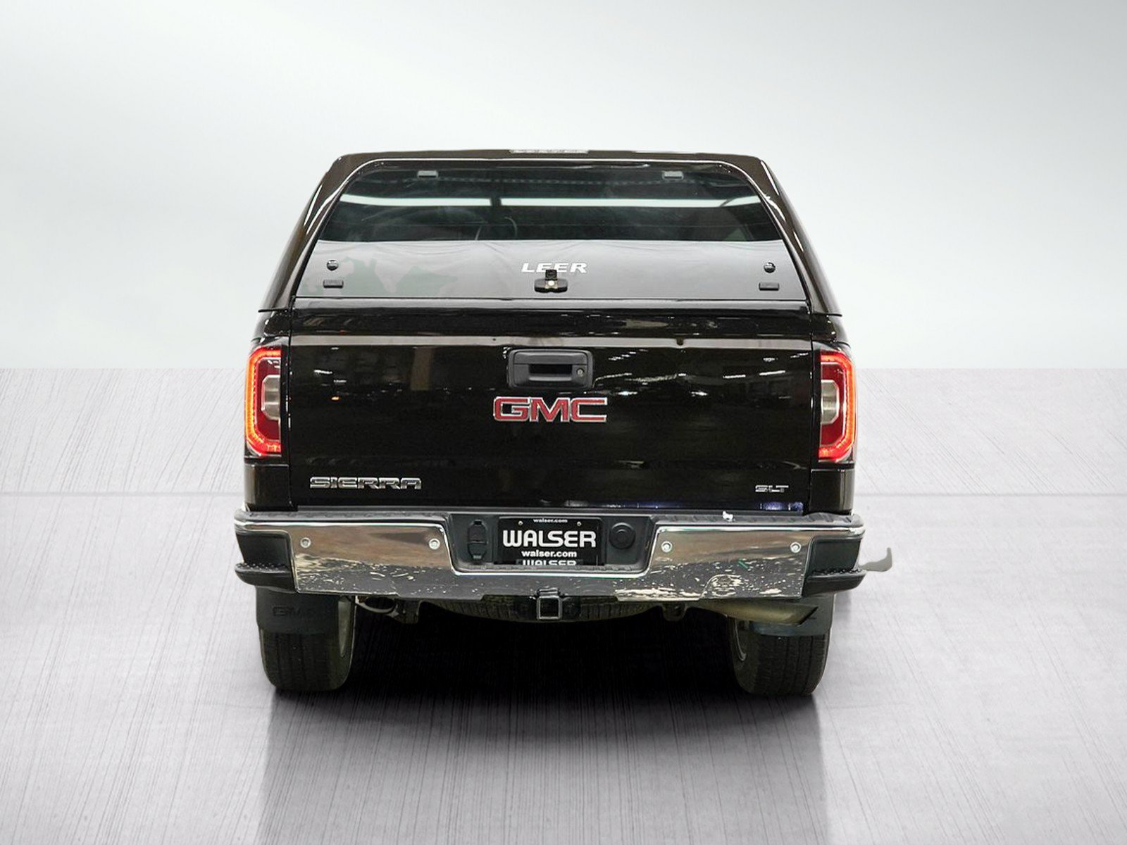 Used 2018 GMC Sierra 1500 SLT w/ SLT Preferred Package AWD/4WD image 4