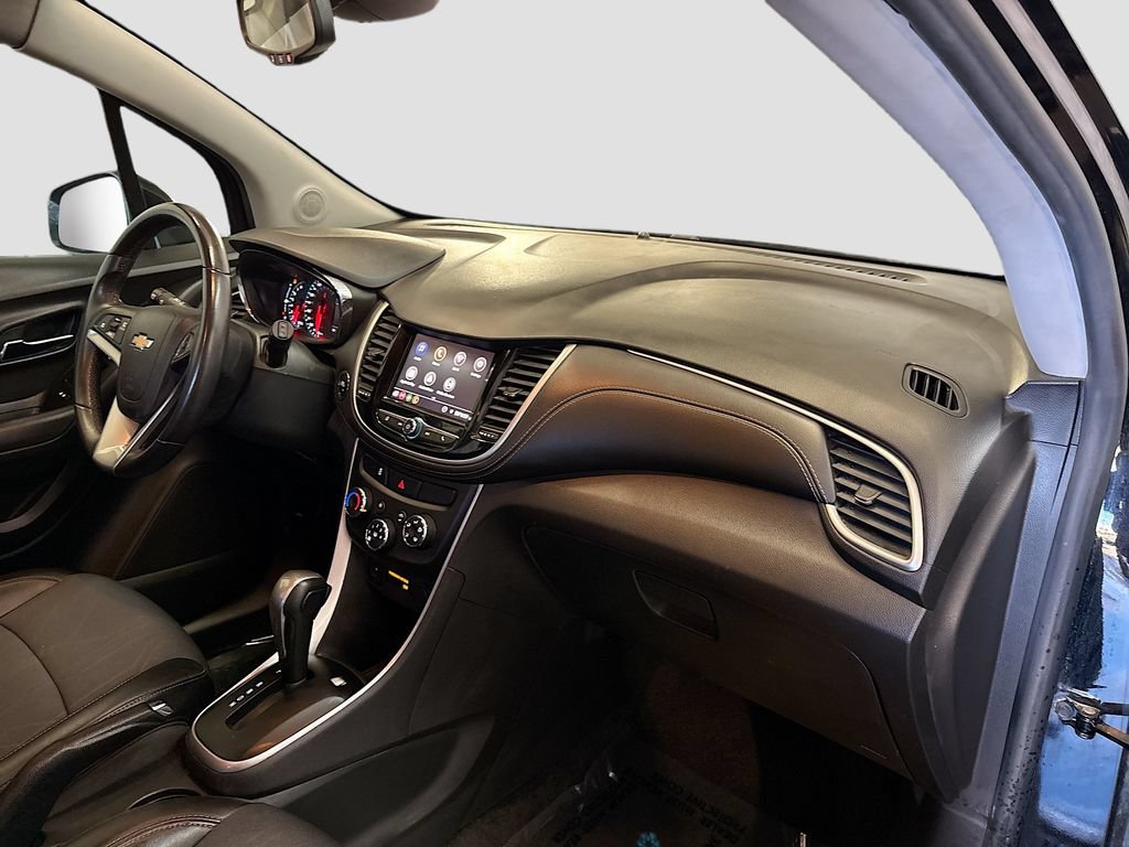 Used 2020 Chevrolet Trax LT w/ LT Convenience Package AWD/4WD image 26