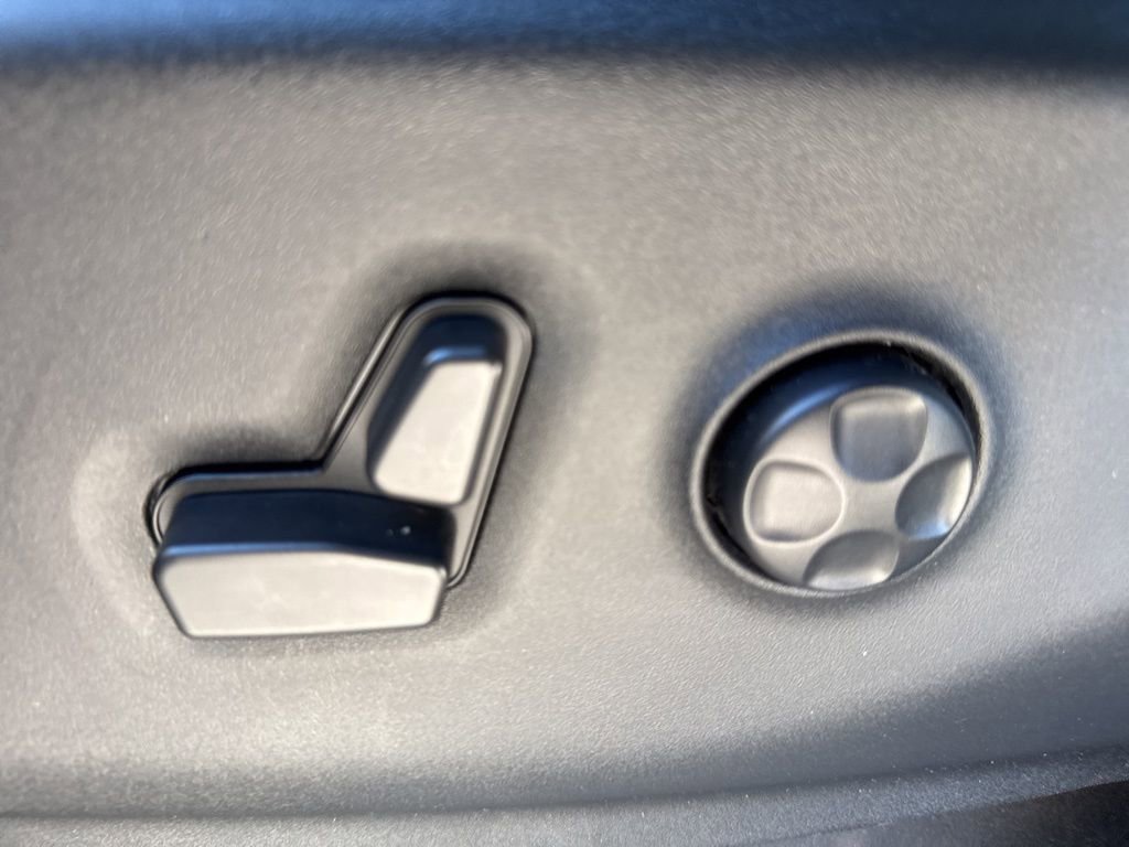 Used 2022 Chrysler Pacifica Touring-L image 38