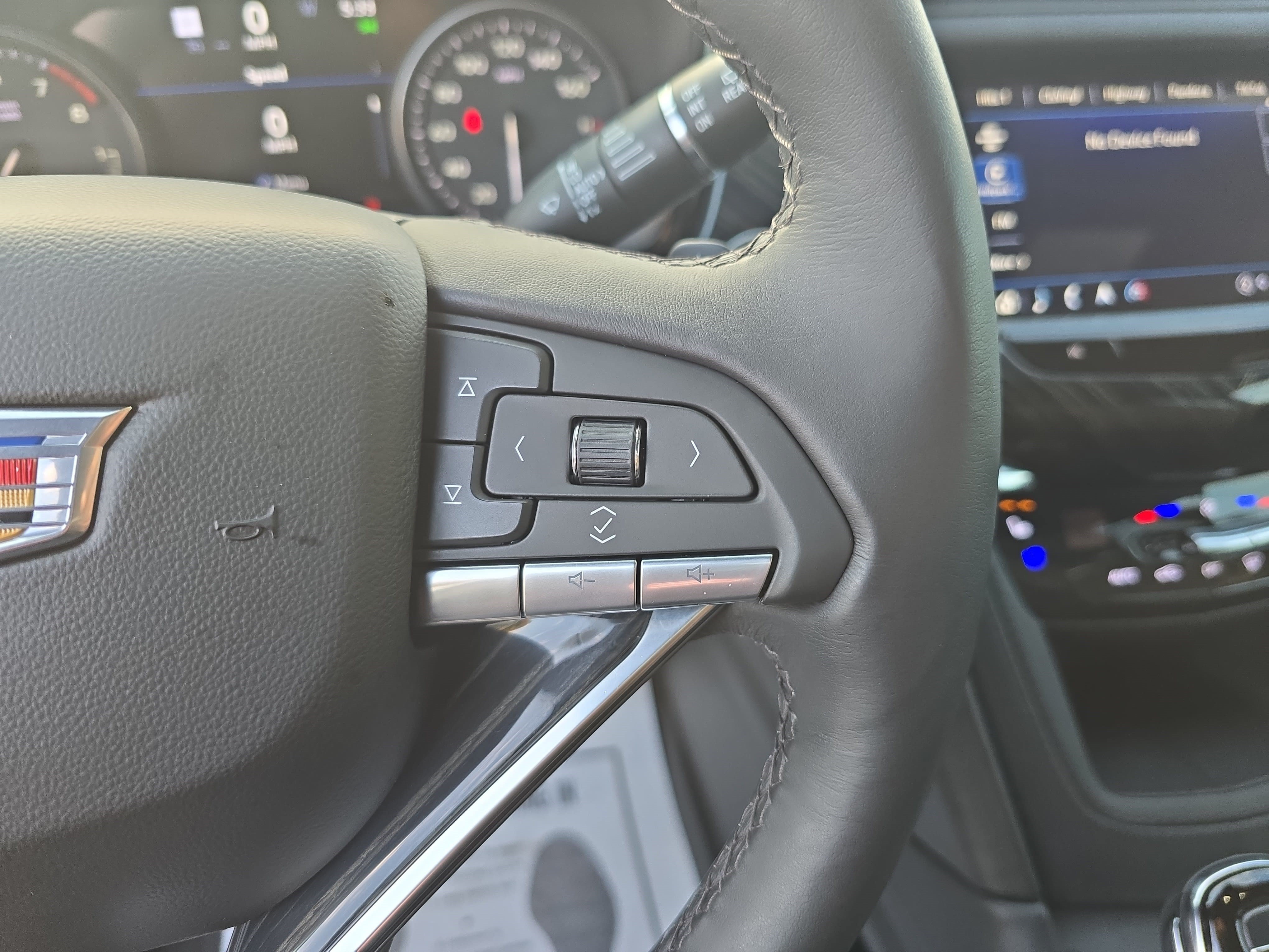 Used 2023 Cadillac XT6 Premium Luxury w/ Technology Package FWD image 18