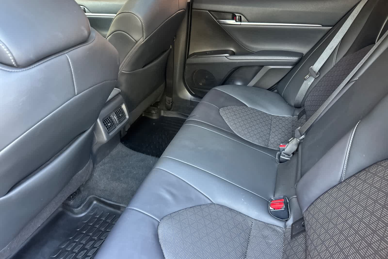 Used 2023 Toyota Camry XSE FWD image 4