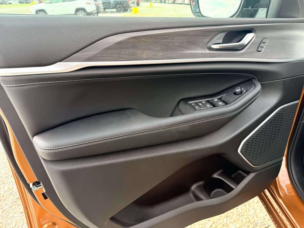 New 2026 Jeep Grand Cherokee Limited AWD/4WD image 14