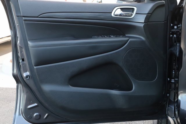 Used 2021 Jeep Grand Cherokee Laredo image 16