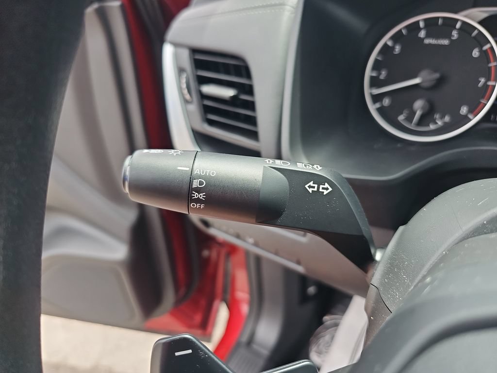 Used 2025 Nissan Rogue S FWD image 33