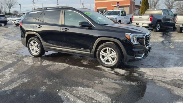 Used 2022 GMC Terrain SLE w/ Driver Convenience Package image 2