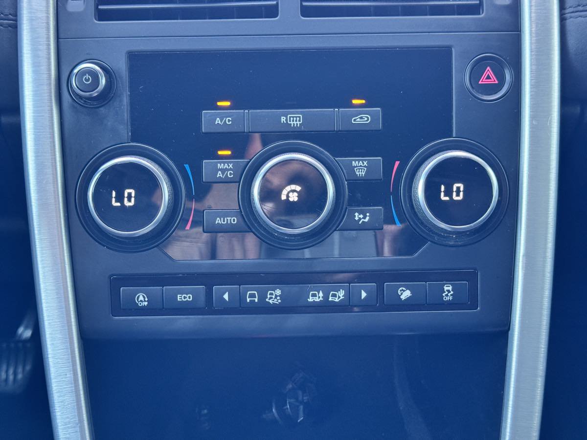 Used 2018 Land Rover Discovery Sport SE AWD/4WD image 46