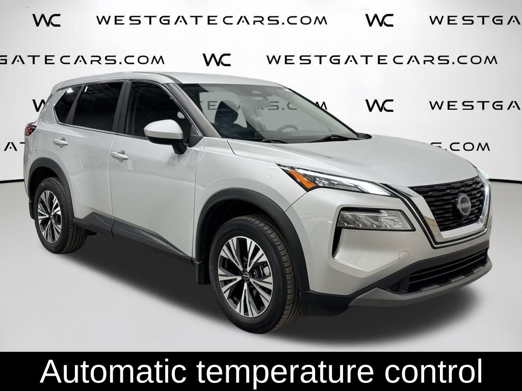 Used 2023 Nissan Rogue SV image 2