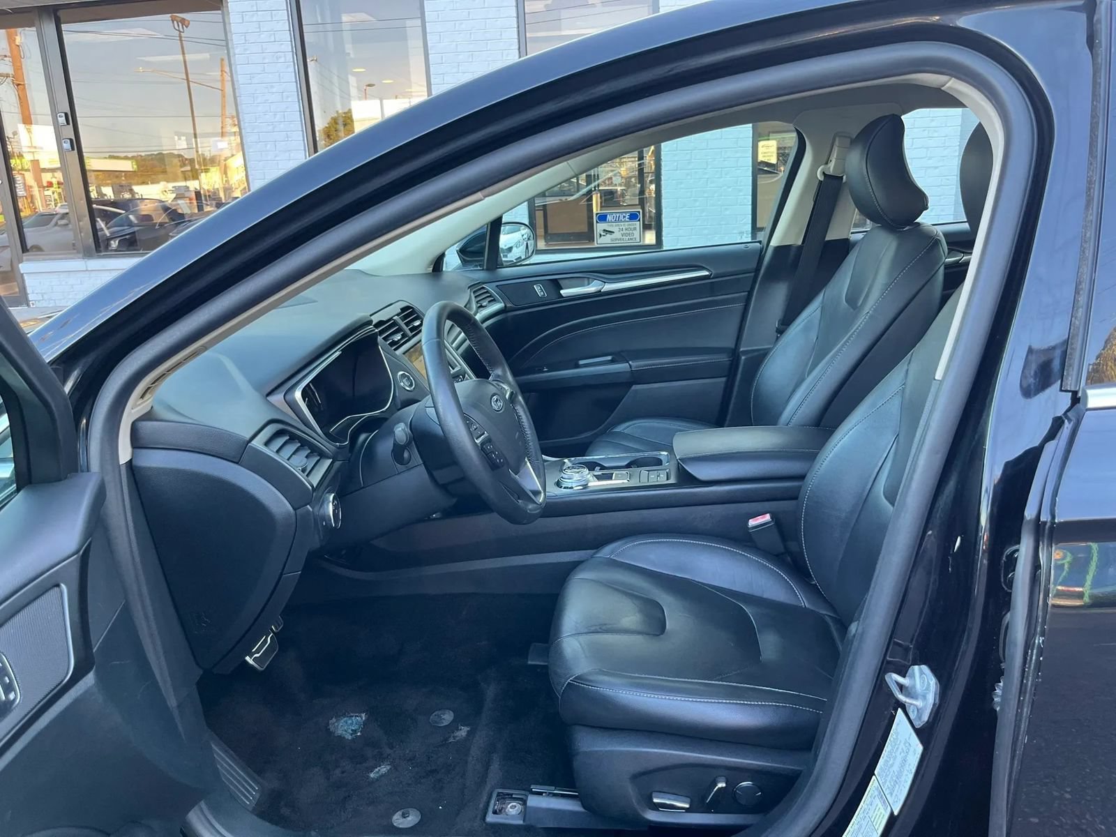 Used 2018 Ford Fusion Titanium FWD image 11